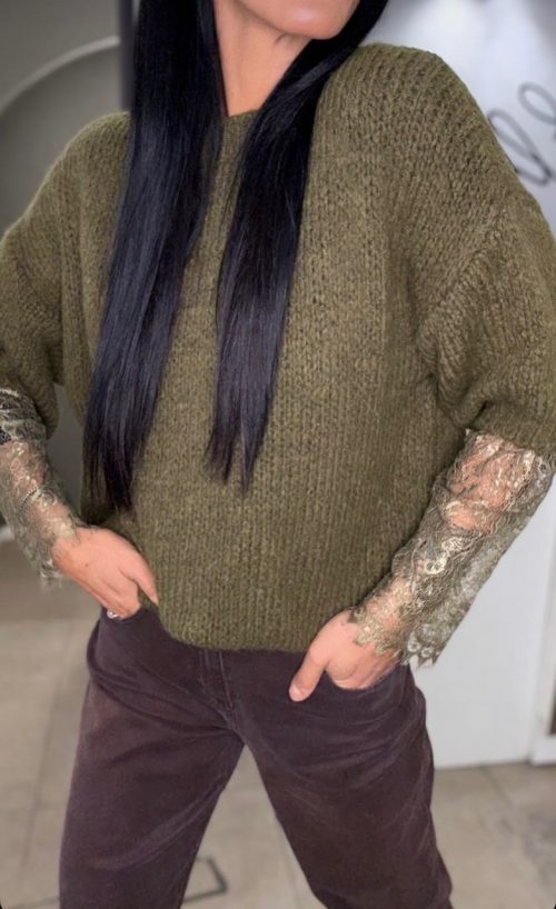 MAGLIA CON FILATO DI MISTO VISCOSA E LANA CON MANICHE IN PIZZO